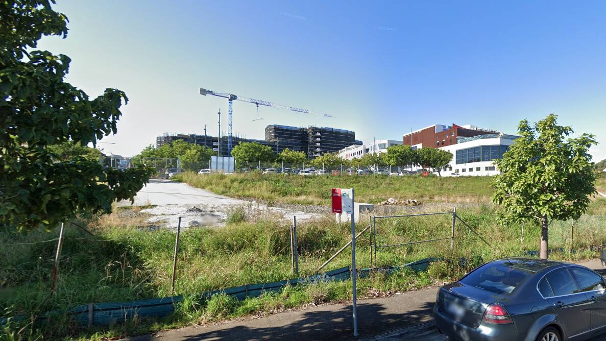 The empty lot at 9 Minga Avenue, also owned by a trust connected to Samy Saad, with Elevation 77 rising in the background. Picture from Google