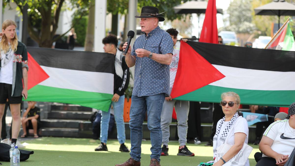 Wollongong Lord Mayor Gordon Bradbery has long been a supporter of the Palestinian cause. Picture by Robert Peet