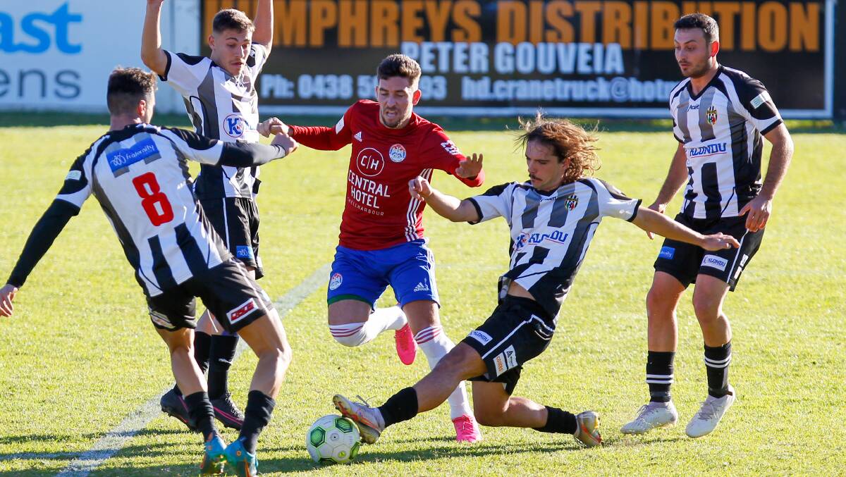 Josh Macdonald was surrounded by Port Kembla last Sunday. Picture by Adam McLean