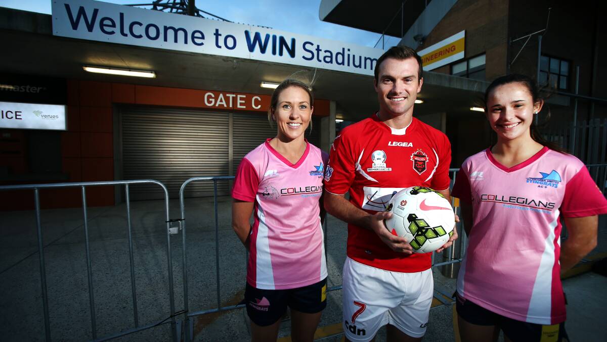 Abi Jordan (right) pictured with her then Illawarra Stingrays teammate Erica Halloway and Wollongong Wolves player Chris Price in 2016. Picture by Sylvia Liber