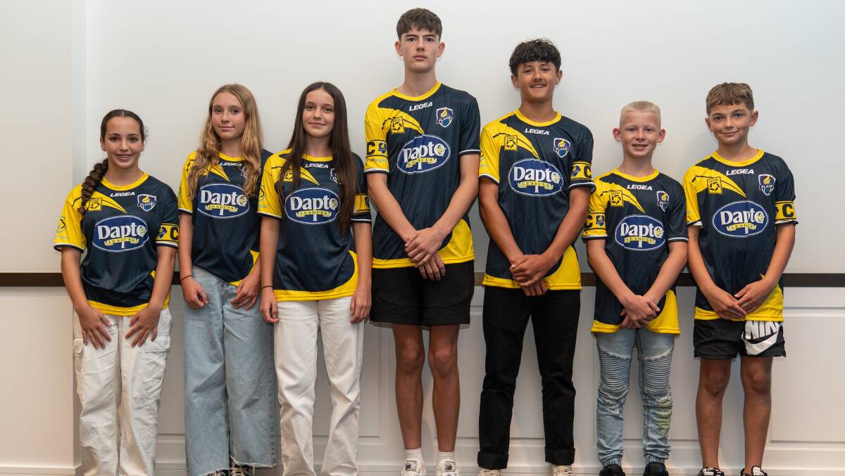 South Coast Flame's youth team captains for 2024 (from left) Hayley Frendo (14G), Maiya Lovell (15G), Mia Stapley (16G), Dylan Vlaski (15B), Oscar Loveday (16B), Lewis Tomlinson (14B) and Jake Archer (13B). Picture - @gragrapix