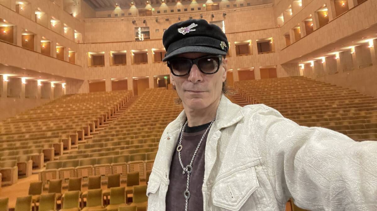 A Steve Vai selfie from Lisbon earlier this year. Picture via Twiitter
