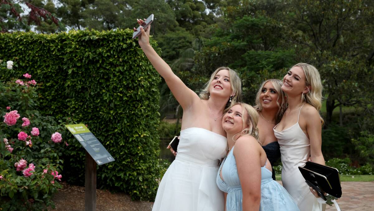 See all the Year 12 formal photos from Oak Flats and St Mary's