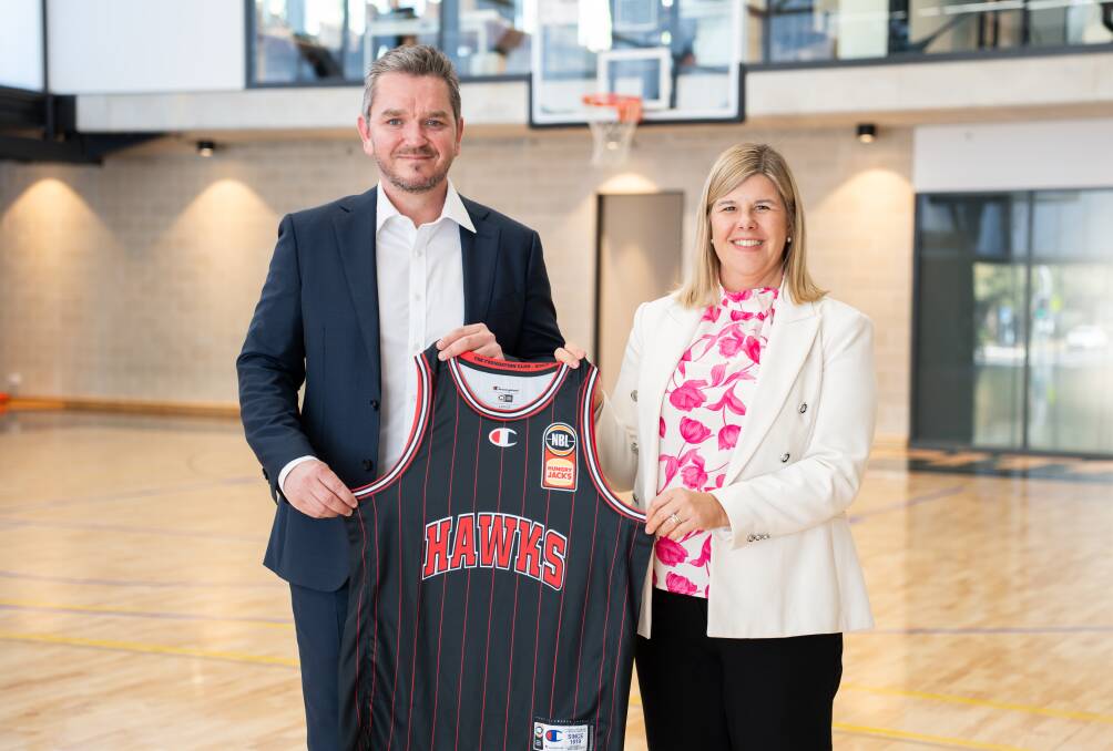 Illawarra Hawks General Manager Sam Attrill and Liquor & Gaming NSW Policy and Programs Executive Director Natalie Wright. Picture supplied by NSW Office of Responsible Gambling