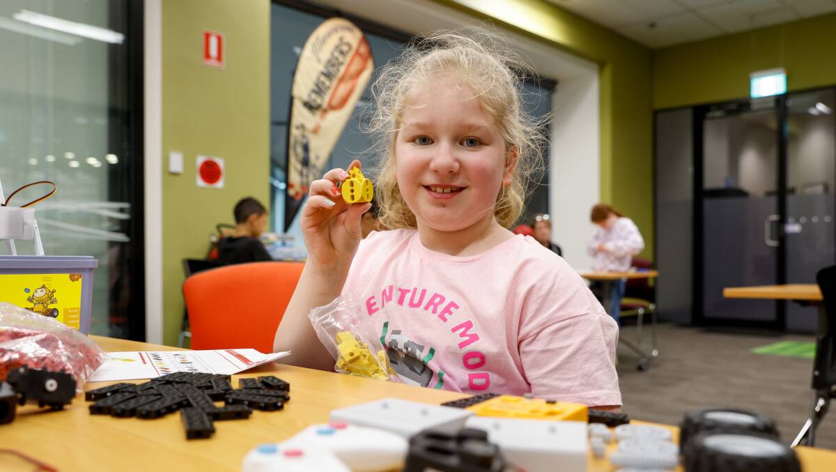 Zoe Piltz learns robotics skills at a Wollongong Library workshop. Picture by Anna Warr