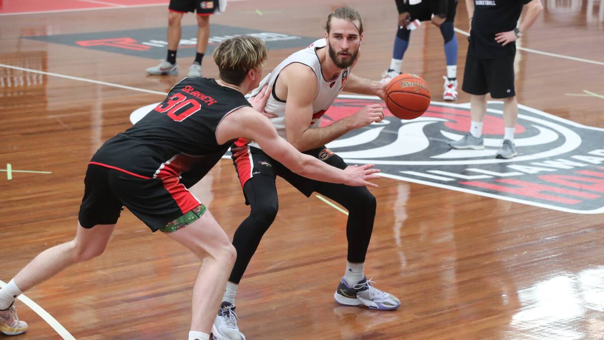 Illawarra Hawks captain Sam Froling at a team training session. Picture by Robert Peet