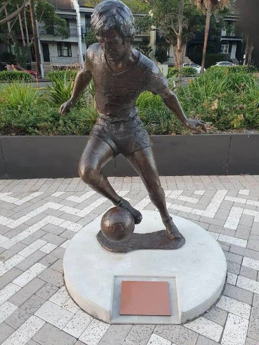'It's disrespectful': Johnny Warren's family furious at FIFA decision to cover statue during World Cup