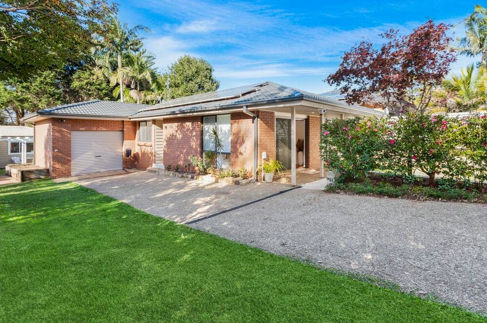 6 Cameron Crescent, Kiama Downs sold for $1,110,000 at auction. 