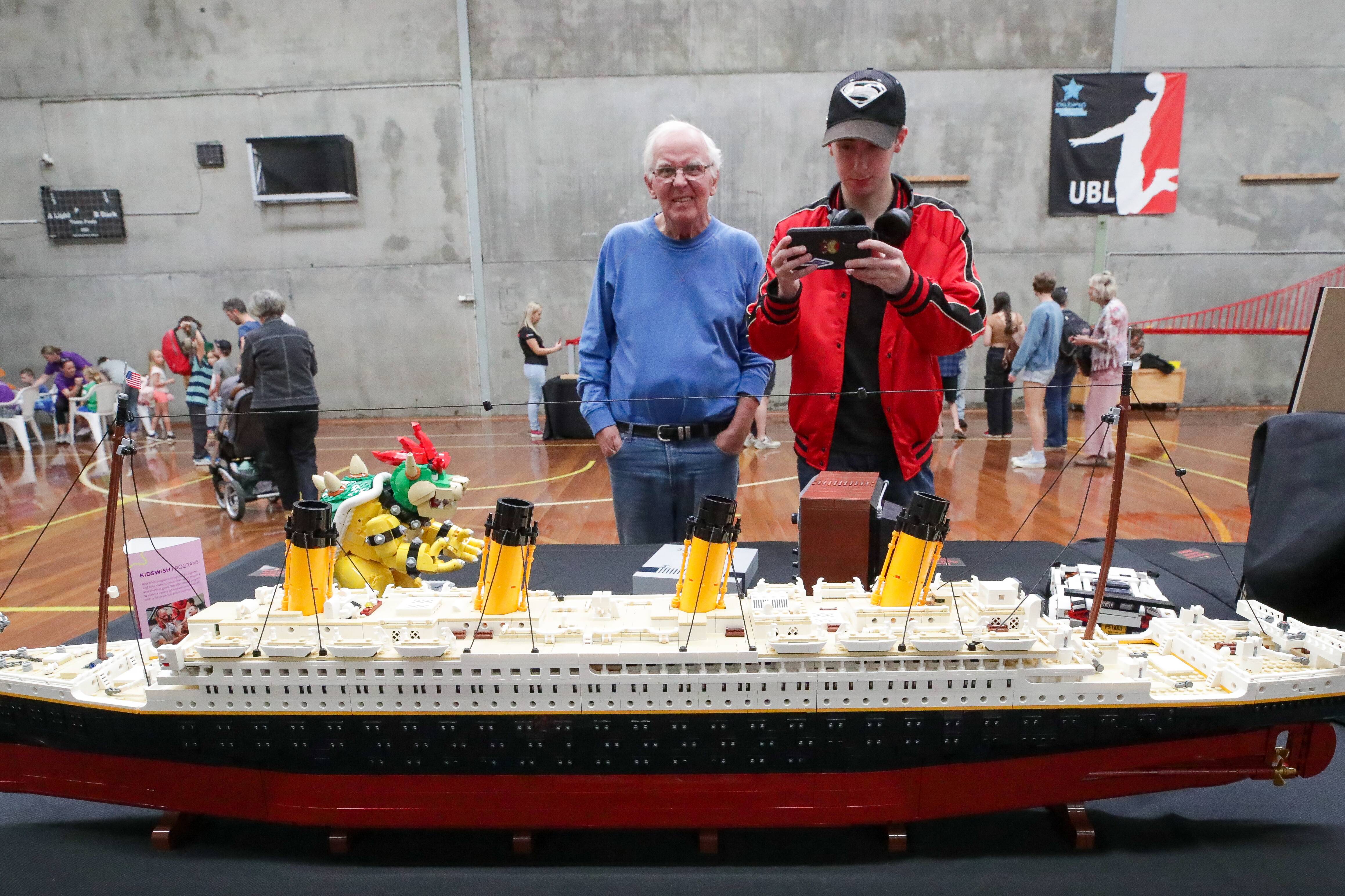 This enormous titanic at the Brisbane Lego expo : r/lego