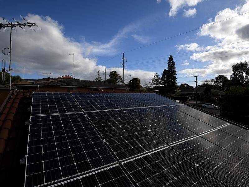 Households with rooftop solar panels have created Australia's largest electricity generator. (Dan Himbrechts/AAP PHOTOS)