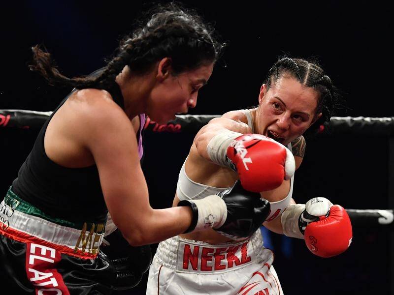 Australia's Cherneka Johnson (r) is a world boxing champion after beating Mexico's Melissa Esquivel.