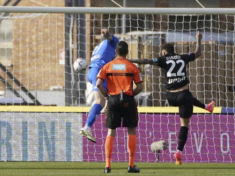 Empoli's Alberto Cerri (l) scores his team's goal in a 1-0 win over Napoli. (AP PHOTO)