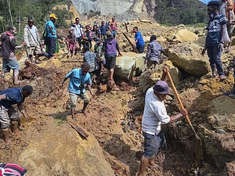 People have used shovels, sticks and their bare hands to find survivors from the PNG landslide. (AP PHOTO)