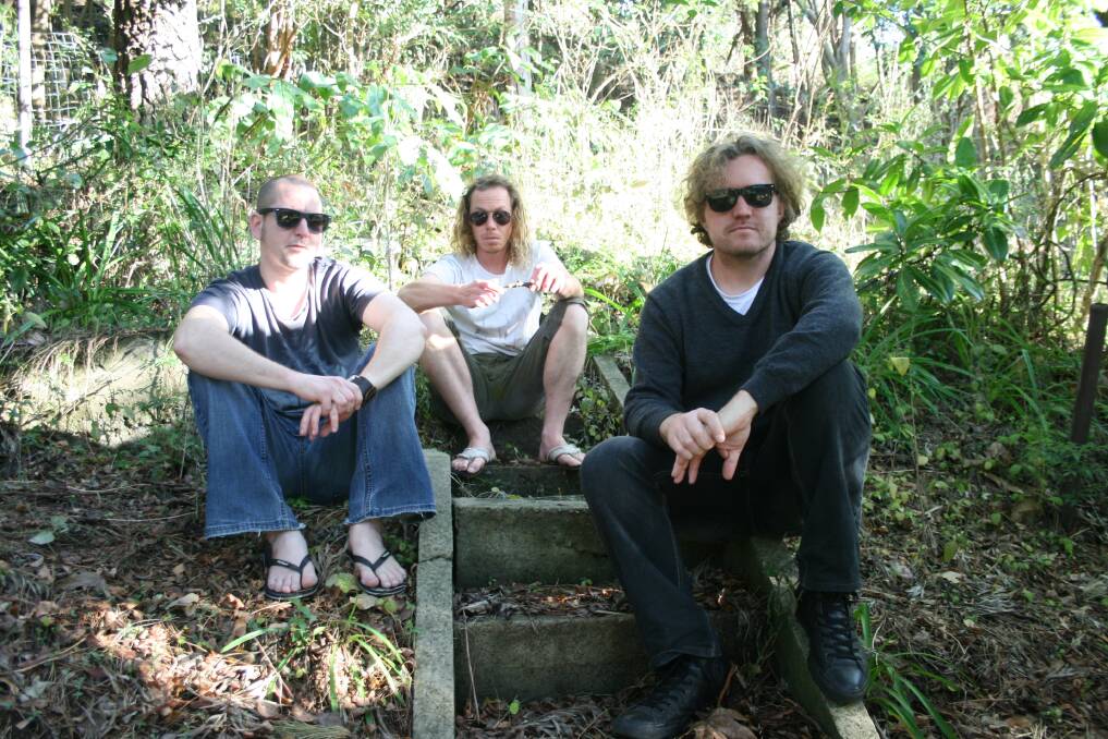 Dropping Honey – Darren Ireland, Jolyon Pagett and Damien Lane –  are playing a show in Wollongong next week. The show features their first new material in more than a decade.
