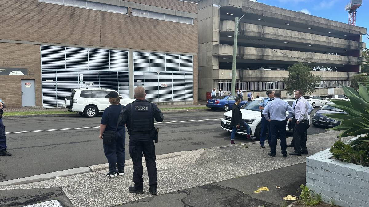 Police in the Wollongong CBD after they were led on a pursuit from Warilla to Kenny Street. Picture by Illawarra Mercury 