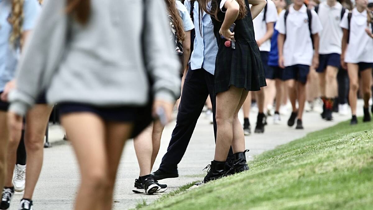 Claims of reduced student breaks to eat and use the toilet at Warilla High School as the school combats a "violent streak", have been denied by NSW Education. Picture by Adam McLean