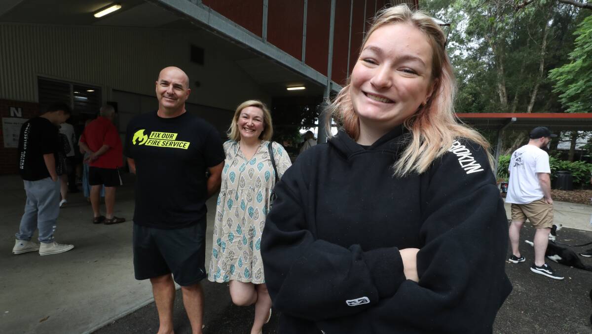 First-time voter Shawnie Boggiss with her parents Evan Boggiss and Natalie Vincent cast their vote at Lindsay Park Public School. Picture by Robert Peet